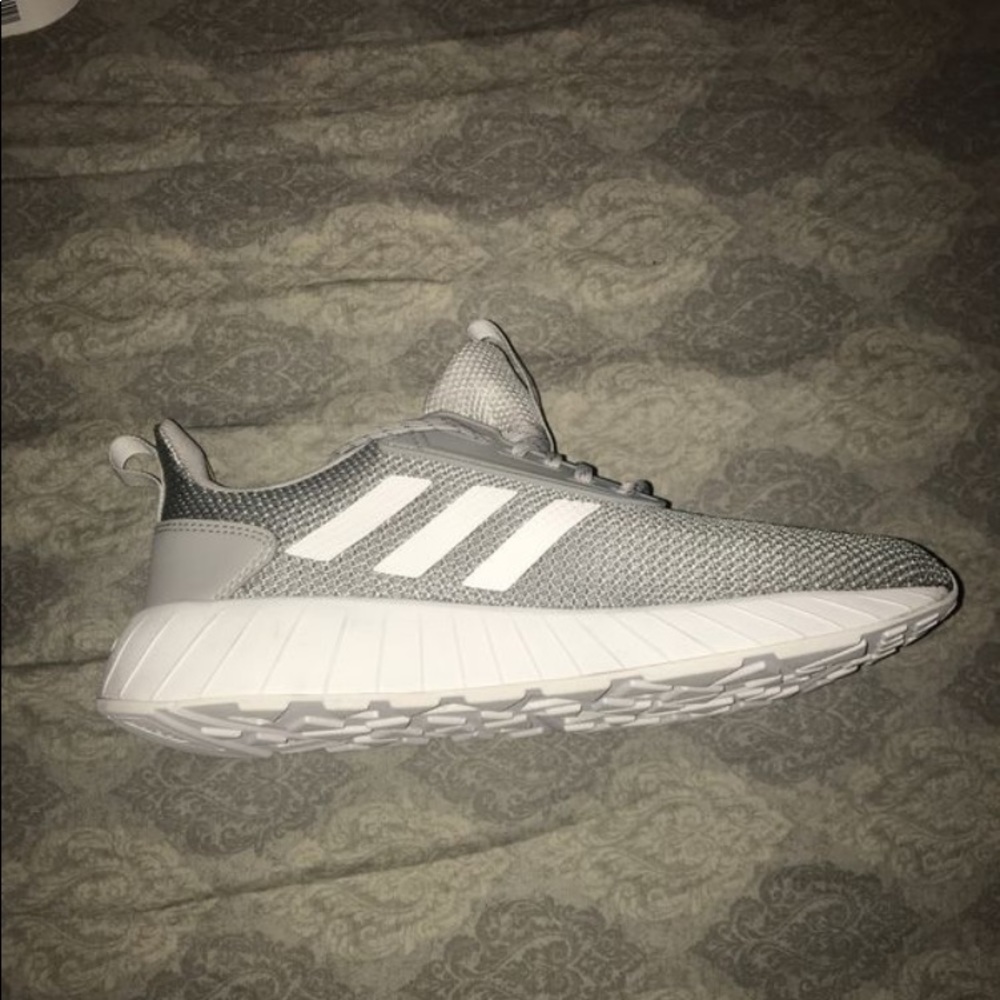 I am selling that brand new Adidas shoes